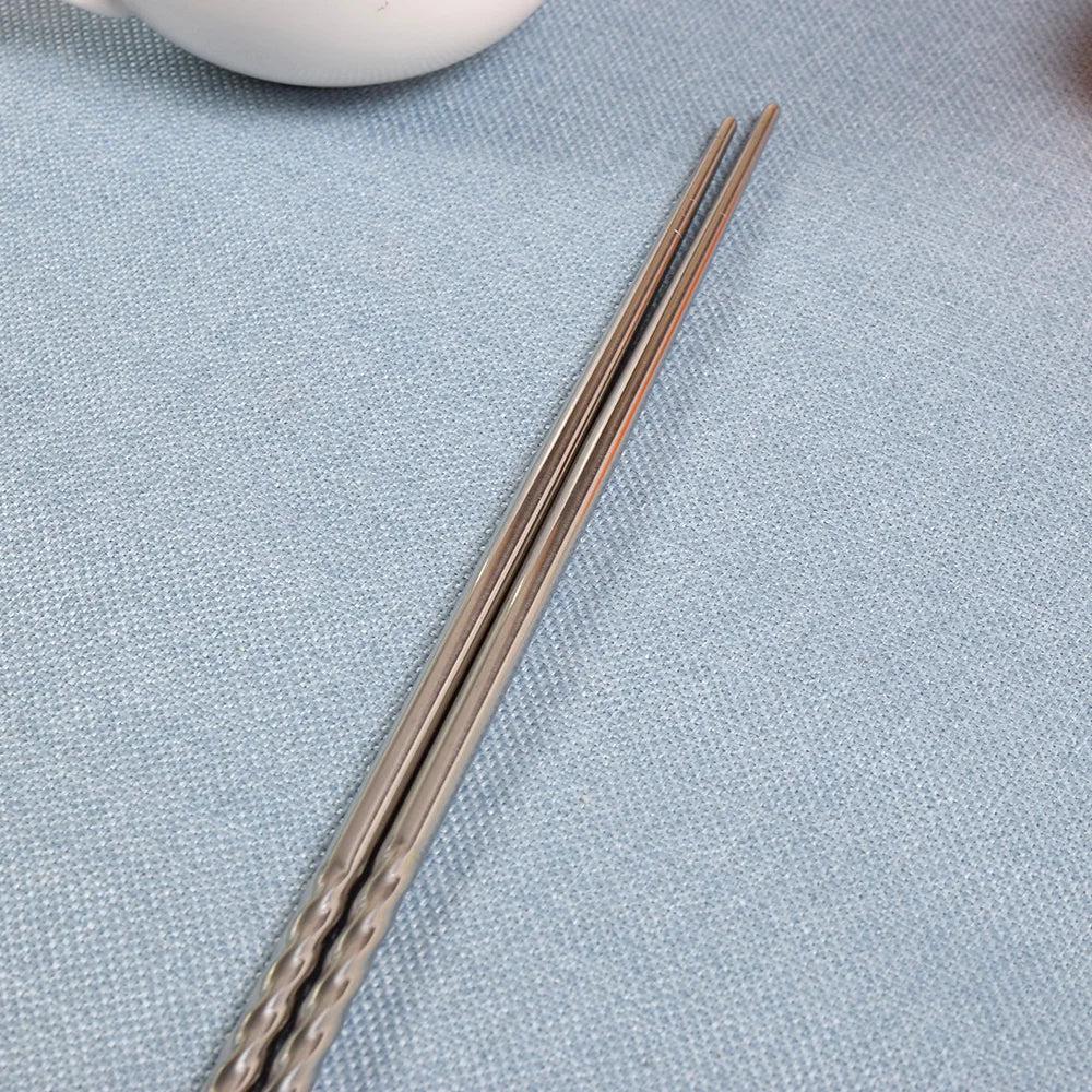 Un par de palillos de cocina de acero inoxidable extralargos lavables en lavavajillas de 38,8 cm