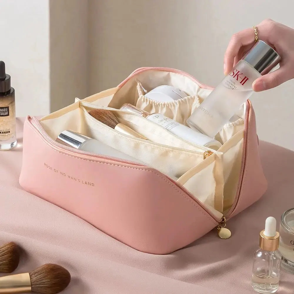 Trousse de Maquillage de Luxe Femme — Toilette, Poudres & Cosmétiques Voyage
