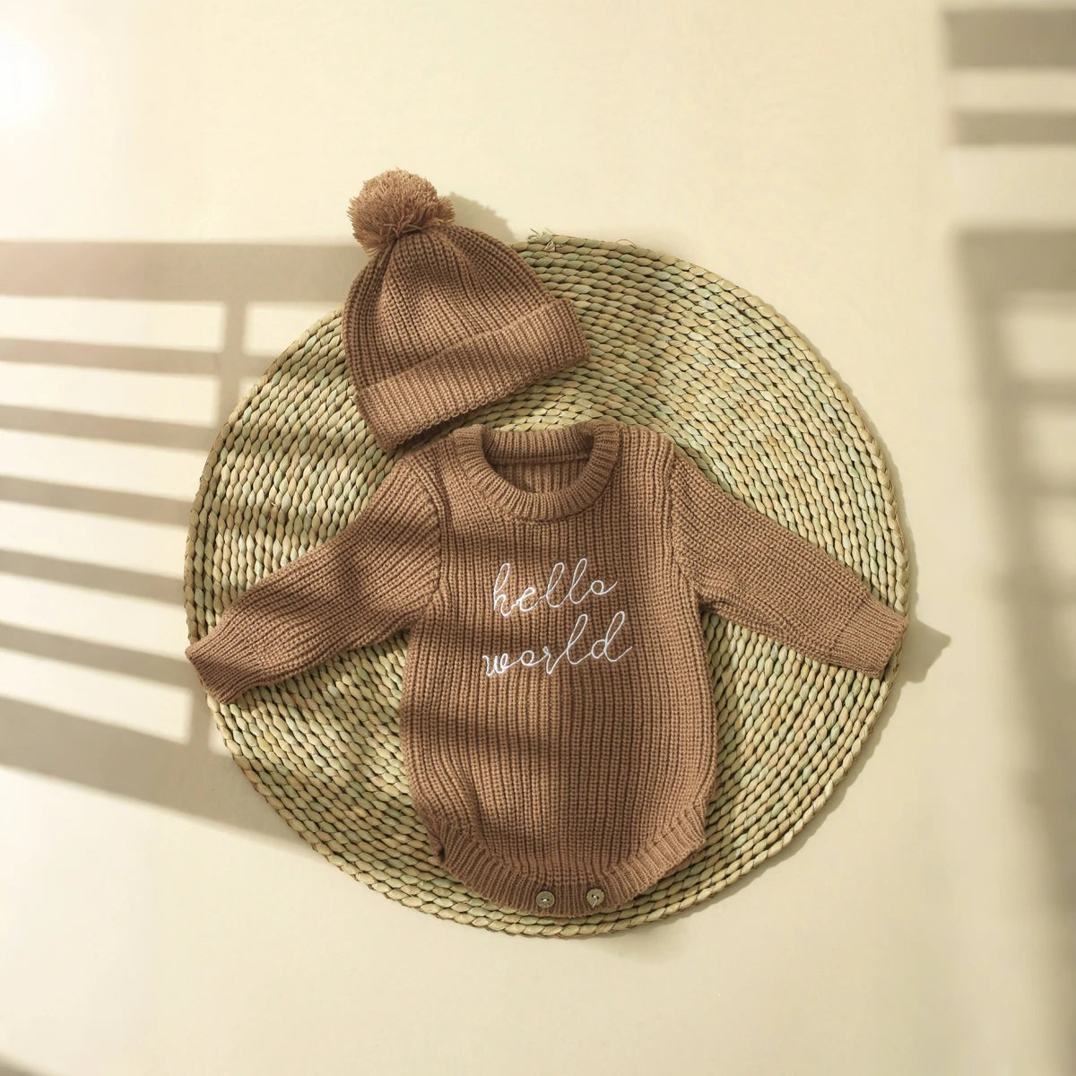 Barboteuse tricotée pour nouveau-né — chapeau à pompon assorti, pull bébé, tenues séance photo