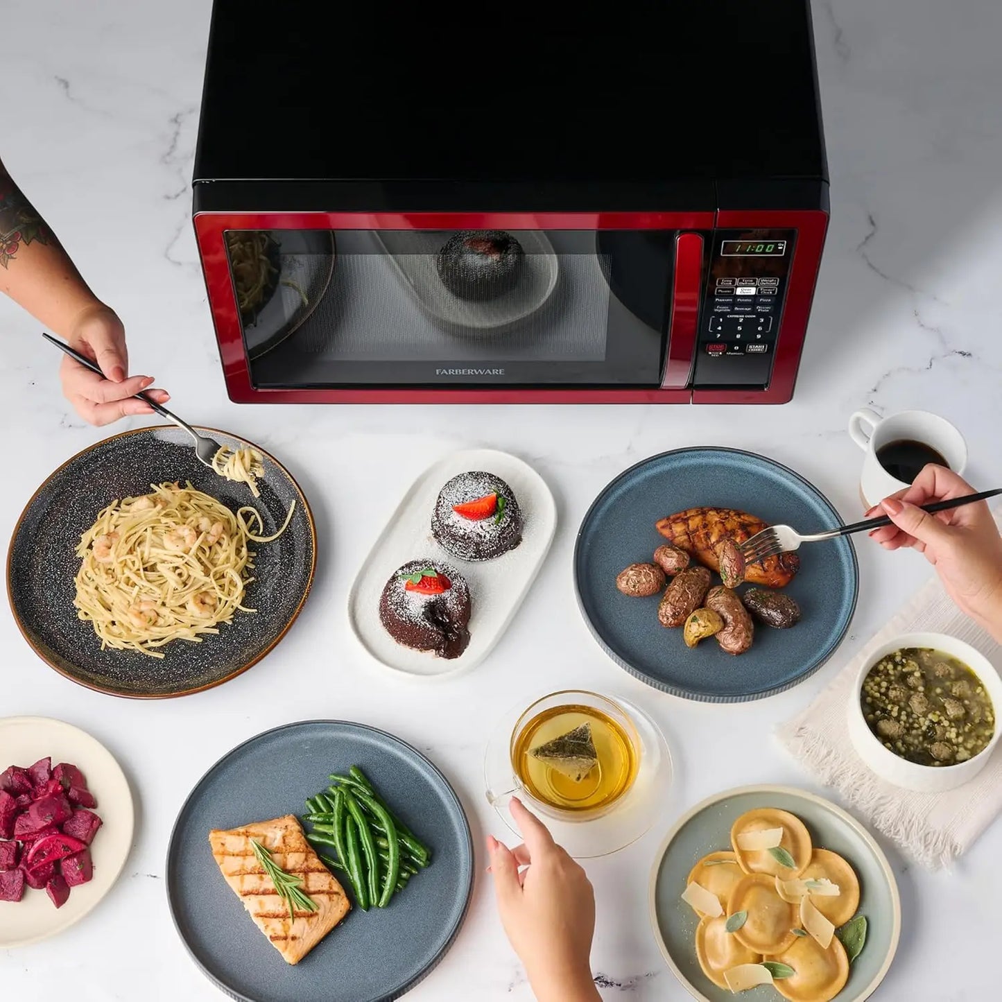 Microondas de encimera de 1,1 pies cúbicos, 1000 W, cocción automática, descongelación, fácil limpieza, seguro para niños, rojo metálico