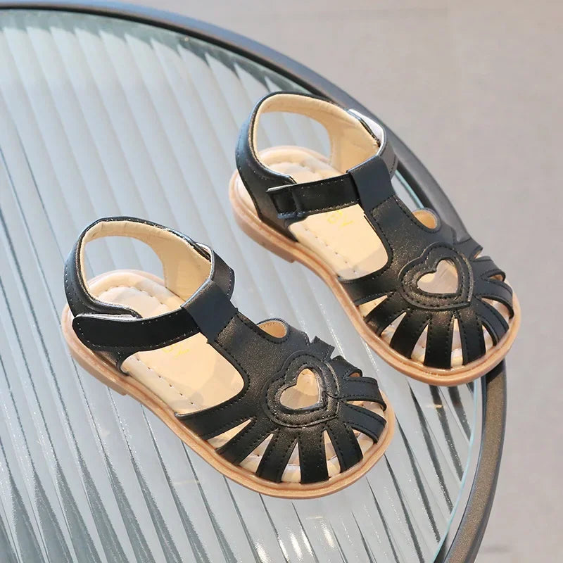 Niñas lindas sandalias de cuero planas descalzas de verano Zapatos de fiesta de princesa para niños pequeños con fondo suave