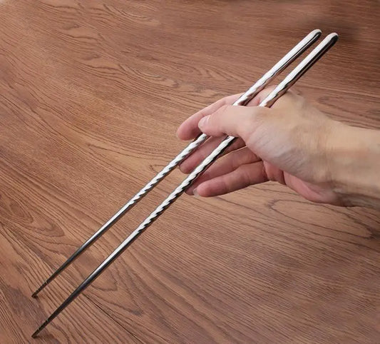 Une paire de baguettes de cuisine baguettes en acier inoxydable baguettes à frire Extra longues lavables au lave-vaisselle 38,8 Cm
