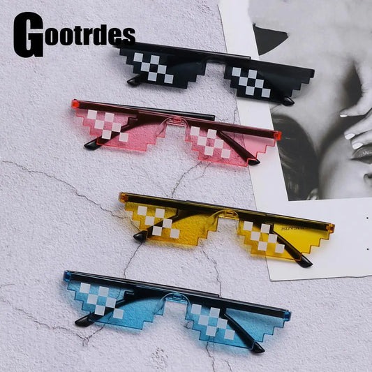 Lunettes de soleil mosaïque pixel rétro — gamer, robot, cosplay, anniversaire, nouveau design