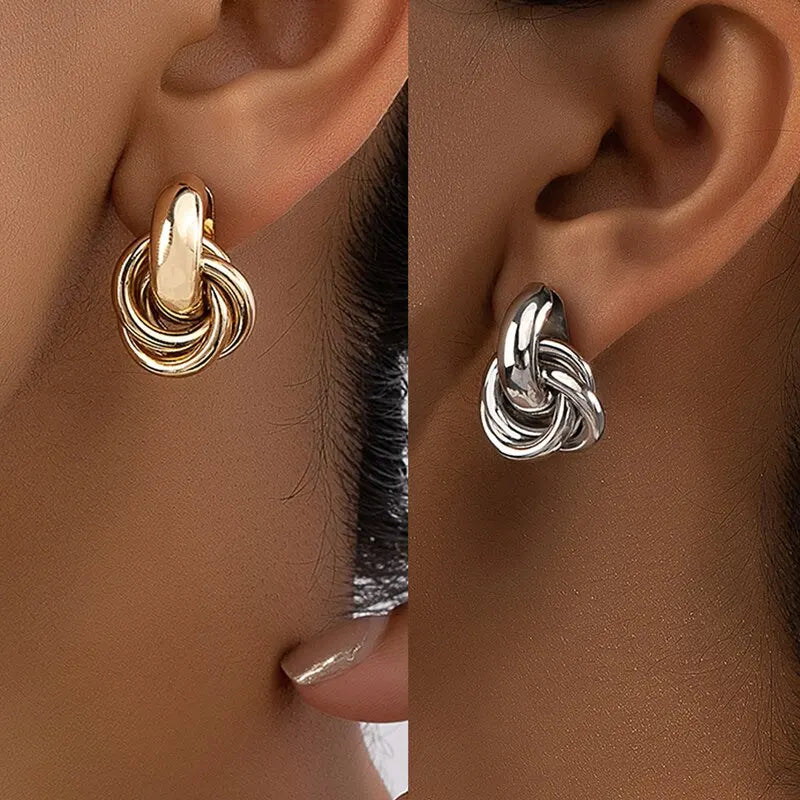 Conjunto de pendientes de tuerca con forma de lazo para mujer, 2 pares, color dorado y plateado, chapados brillantes, a la moda, bonitos, para uso diario, conjunto de joyas
