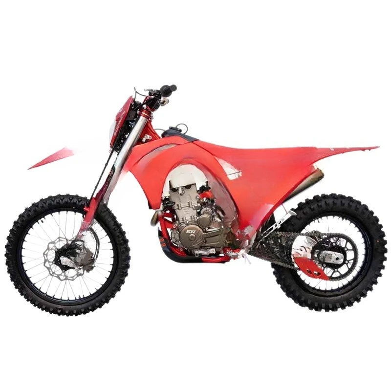 Moto Tout-Terrain de Montagne Refroidie par Eau — Véhicule de Course à Essence