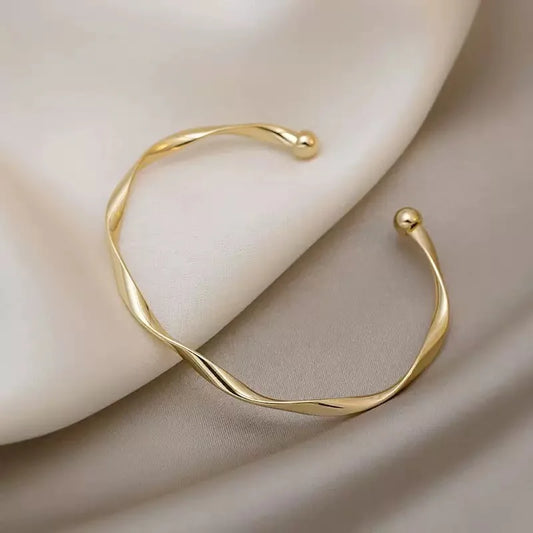 Adjustable minimalist geometric bend bracelet, new creative and unique design, suitable for mothers, new fashion 2025