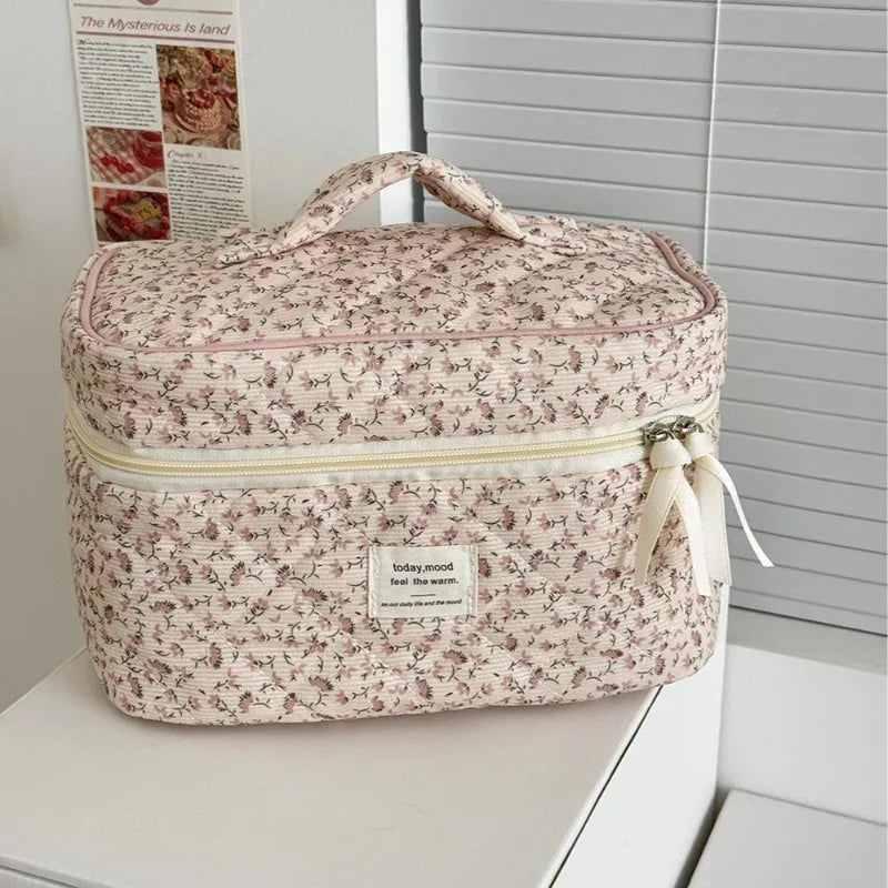 Wholesale vintage women's toiletry bags, floral print, handbag, travel organizer, makeup storage bag, large capacity, quilted bag