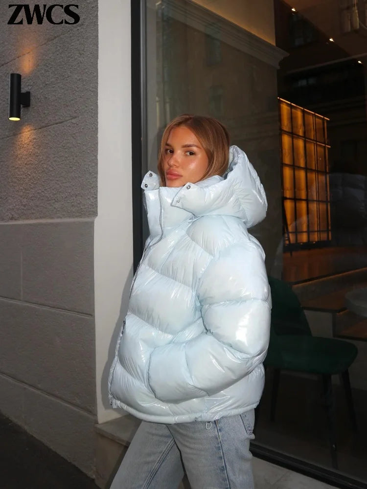Abrigo con capucha para mujer, cremallera resistente y brillante, chaqueta corta plisada de algodón, talla elástica cálida, nueva colección invierno 2025, ropa de abrigo de calle