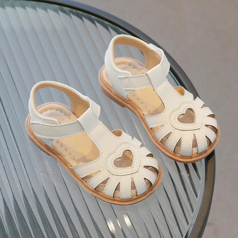 Niñas lindas sandalias de cuero planas descalzas de verano Zapatos de fiesta de princesa para niños pequeños con fondo suave