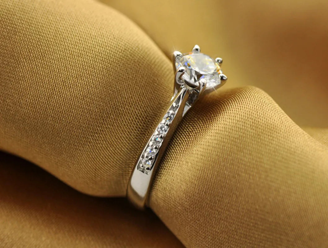 Luxury Classic 925 Sterling Silver Ring for Women, Six-Claw Jewelry, Simple 70ct Diamond Imitation Diamond Ring for Women