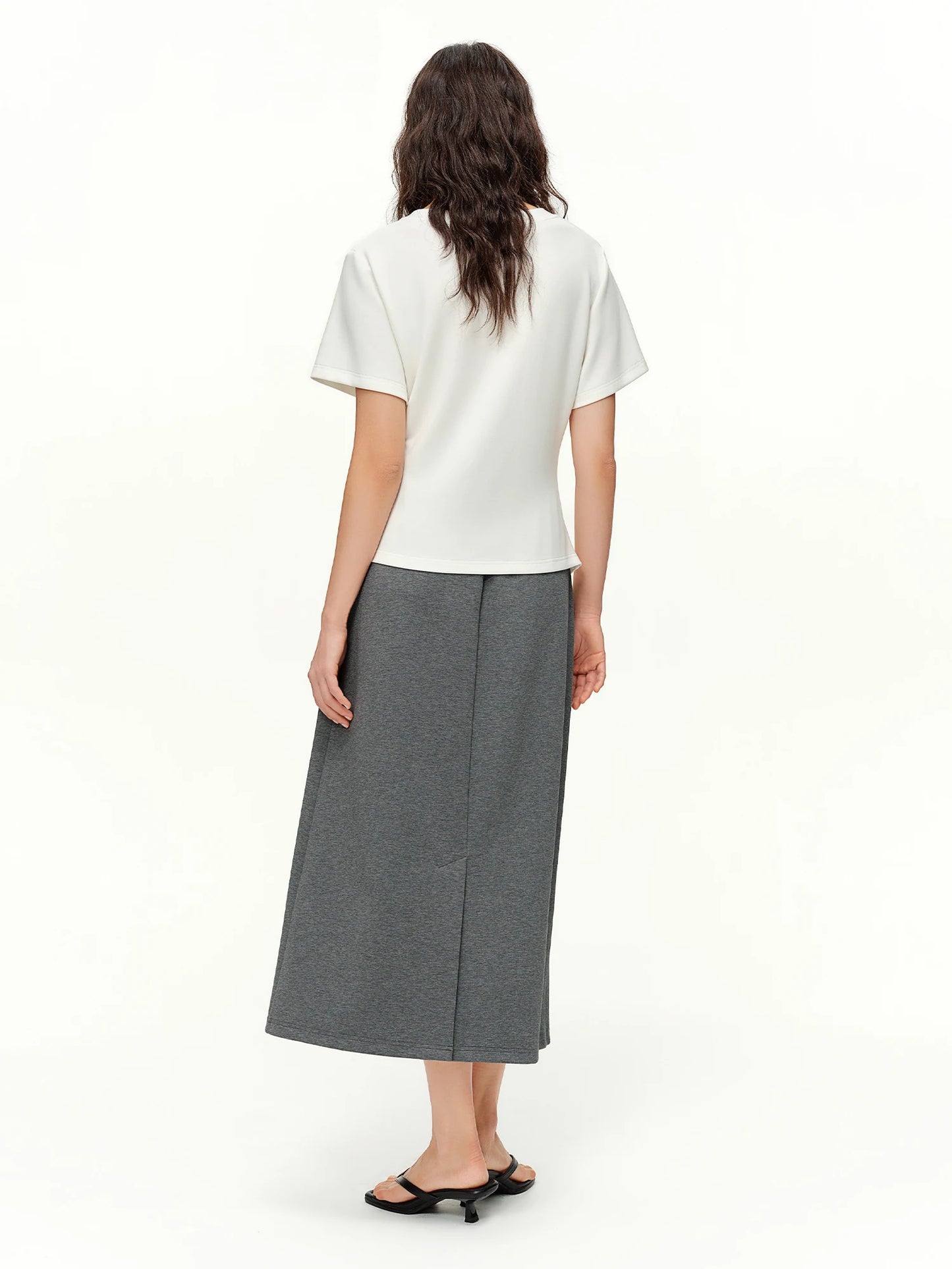 T-shirt femme asymétrique plissé — taille définie, printemps 2026, col en V, manches courtes