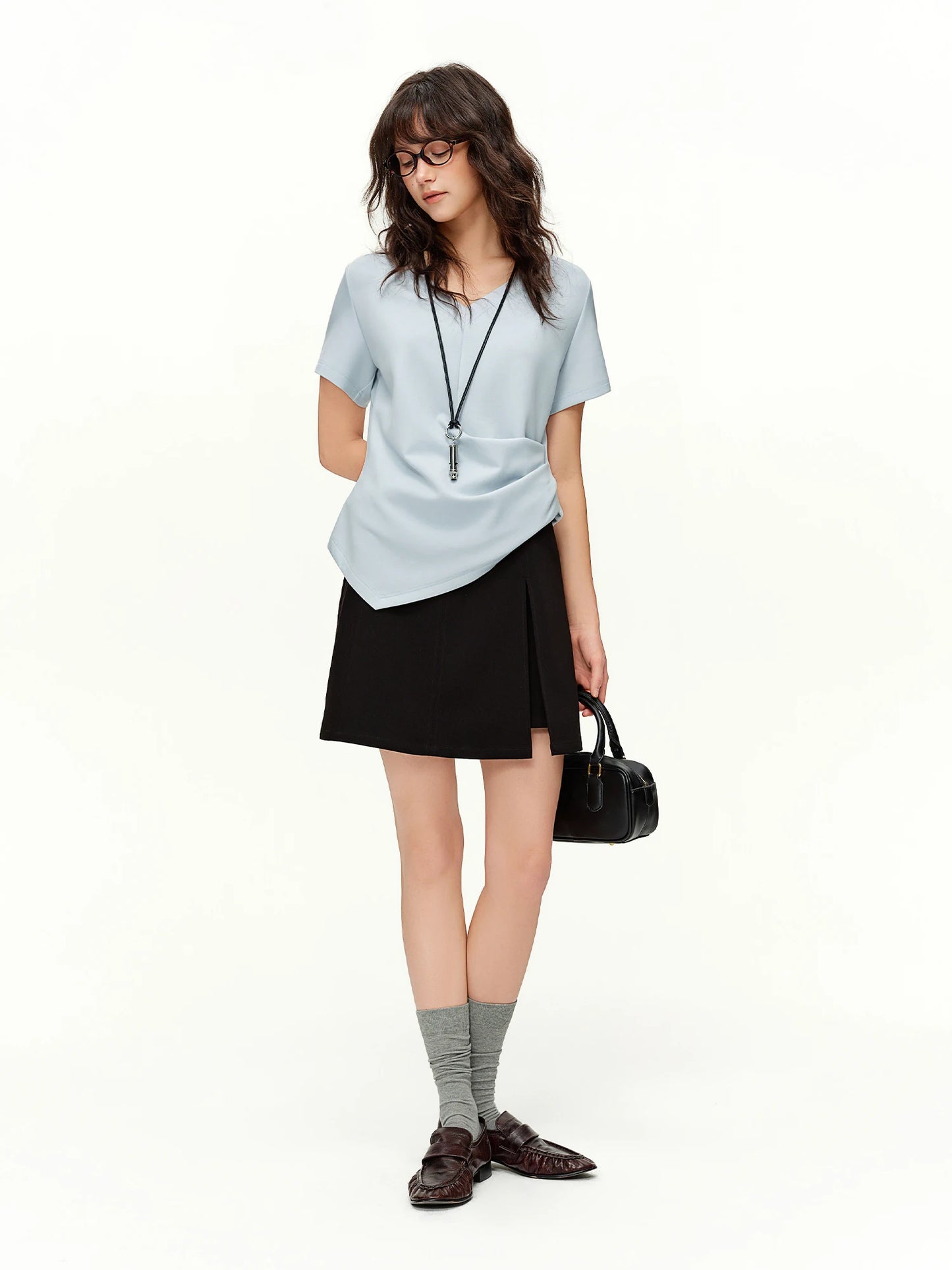 T-shirt femme asymétrique plissé — taille définie, printemps 2026, col en V, manches courtes