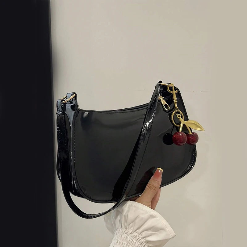 Bolso de cuero PU para mujer, versátil, a la moda, color sólido, colgante de cereza, bolso de hombro informal, bolso de mano, bolso de axila para niñas