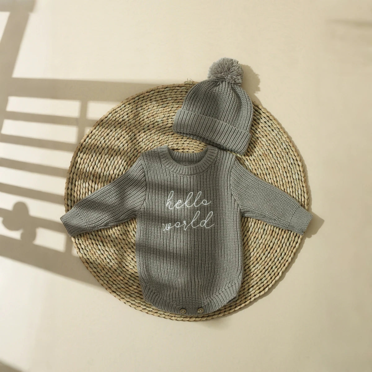 Barboteuse tricotée pour nouveau-né — chapeau à pompon assorti, pull bébé, tenues séance photo