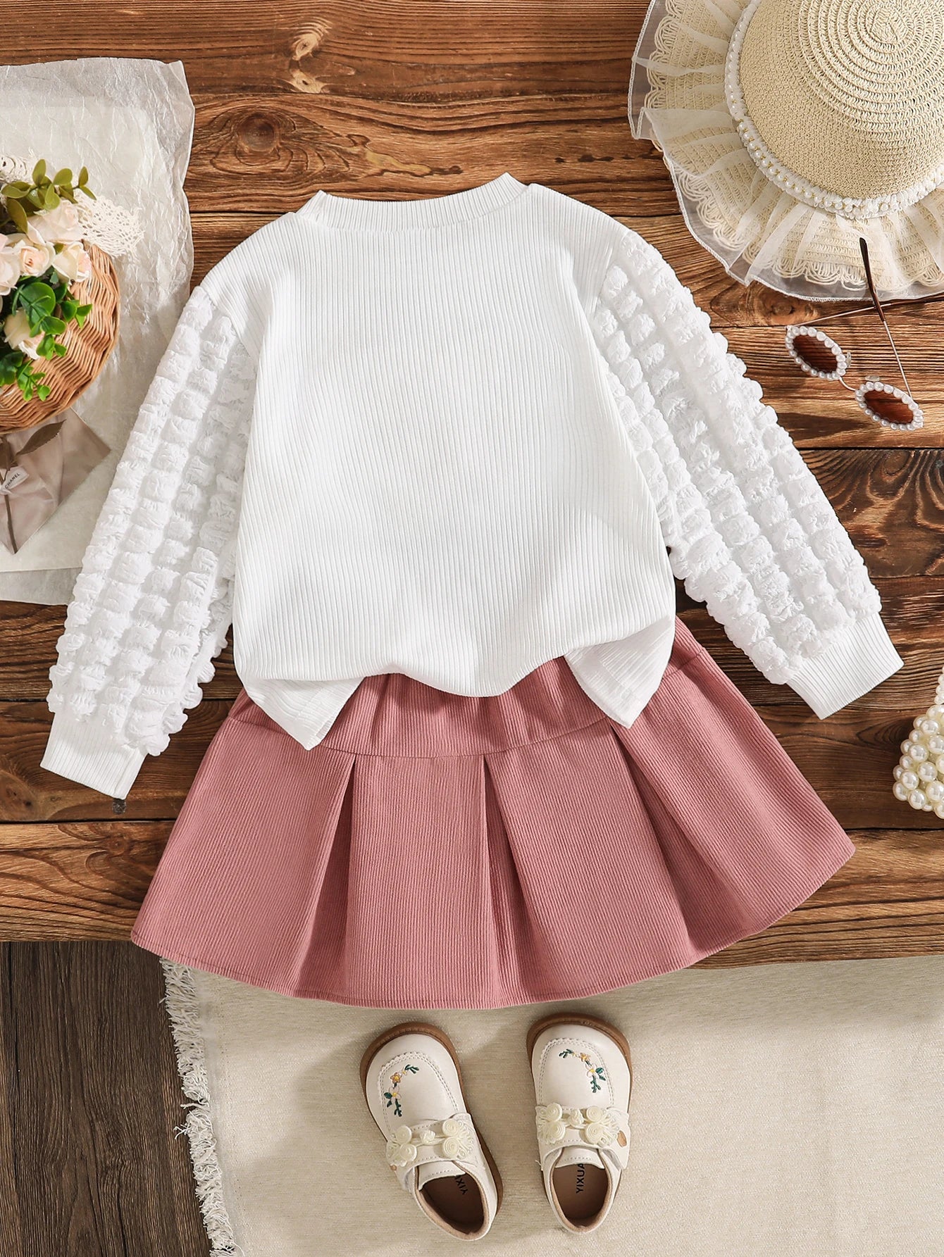 Conjunto de 2 piezas para niñas: Nuevo estilo, top de manga linterna y cuello redondo con diseño de corazón + falda rosa con lazo para primavera y otoño. Conjunto de camiseta y falda corta rosa mariposa, lindo y adorable, pe
