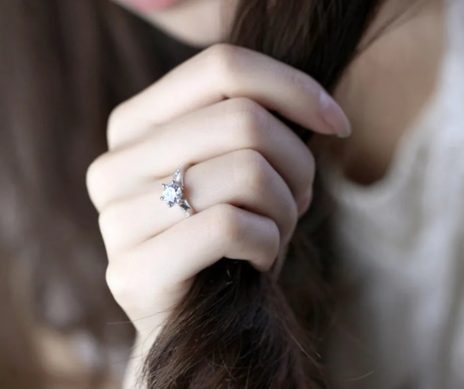 Luxury Classic 925 Sterling Silver Ring for Women, Six-Claw Jewelry, Simple 70ct Diamond Imitation Diamond Ring for Women