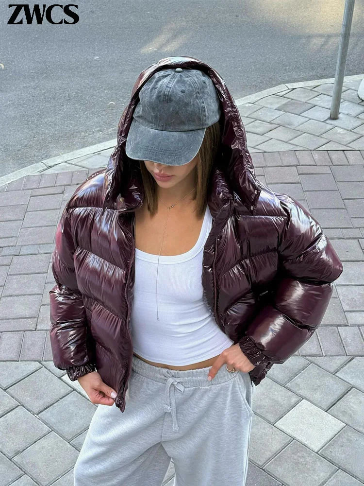 Abrigo con capucha para mujer, cremallera resistente y brillante, chaqueta corta plisada de algodón, talla elástica cálida, nueva colección invierno 2025, ropa de abrigo de calle