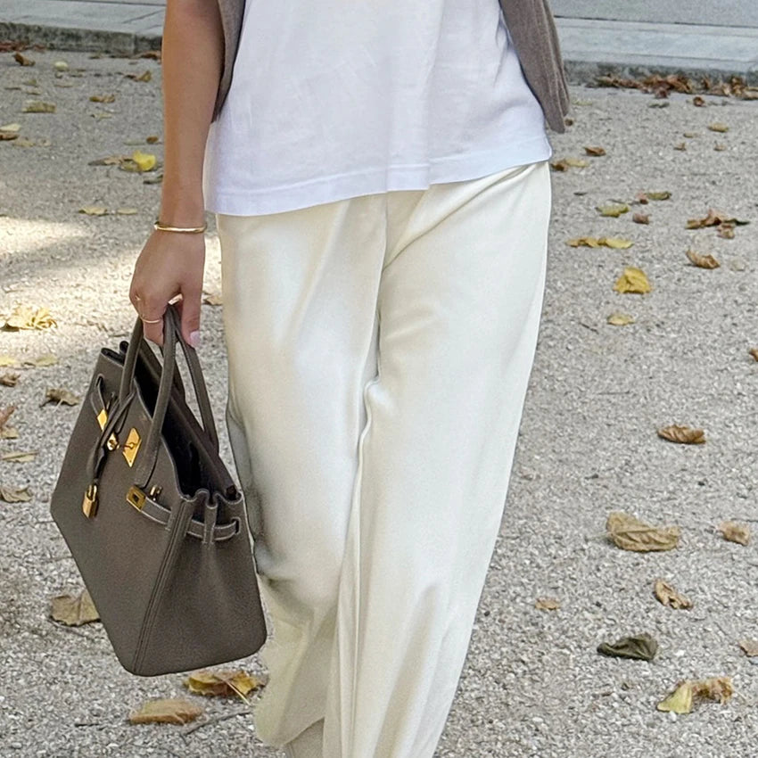 Pantalon ample en crêpe rose pour femme — rue chic, plissé, vintage, taille haute, 2025