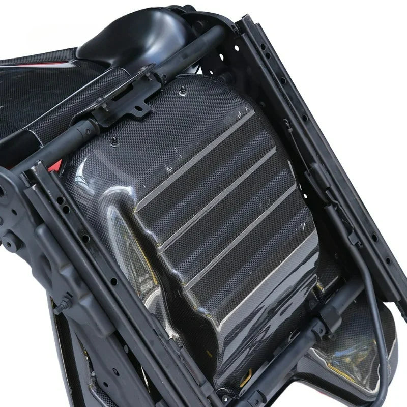 Siège de course enveloppant — appui-tête en fibre de carbone, broderie, supercar, durable