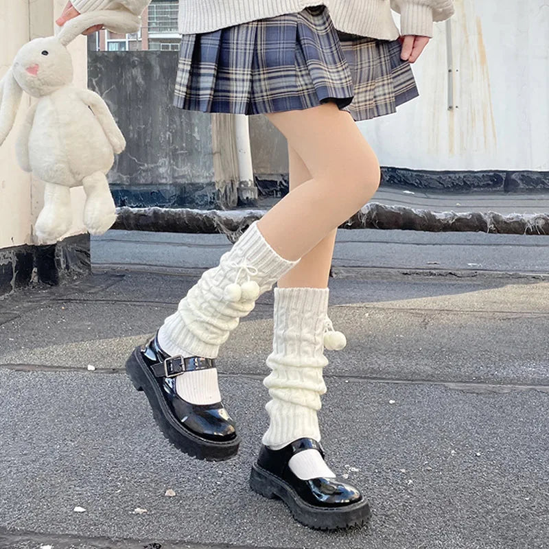 Chaussettes chaudes d'hiver Lolita, chaussettes tricotées pour jambes chaudes, couvre-pieds tricotés en boule de laine, chauffe-jambes avec boules pour femmes
