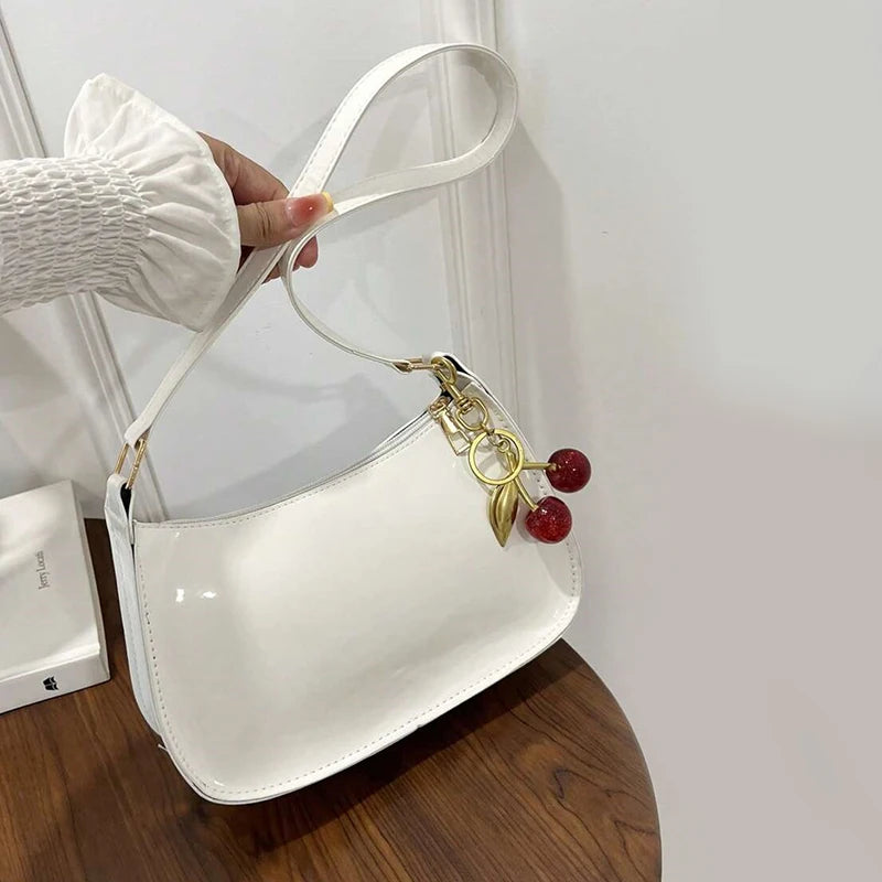 Bolso de cuero PU para mujer, versátil, a la moda, color sólido, colgante de cereza, bolso de hombro informal, bolso de mano, bolso de axila para niñas