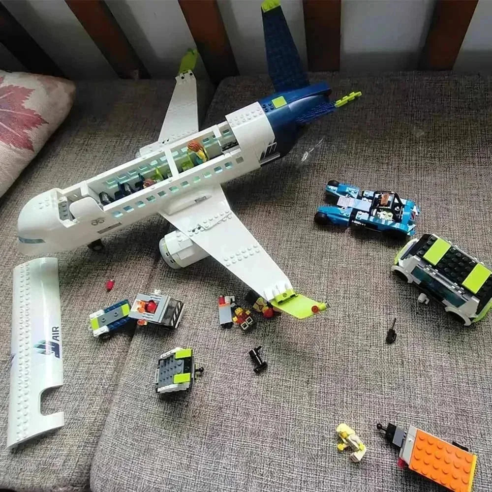 Building blocks for kids, passenger plane Compatible 60367, 913 pieces, cabin can open and close, suitable for birthday parties