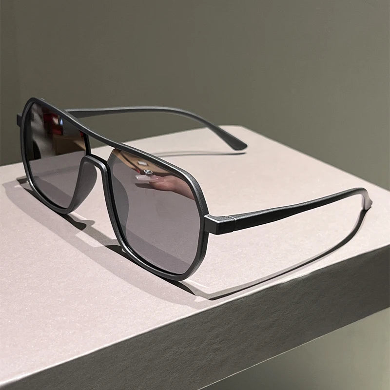 Lunettes de soleil à jante irrégulière homme 2025 — vintage, double pont, miroir, mode, femmes