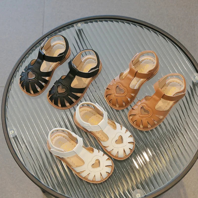Niñas lindas sandalias de cuero planas descalzas de verano Zapatos de fiesta de princesa para niños pequeños con fondo suave