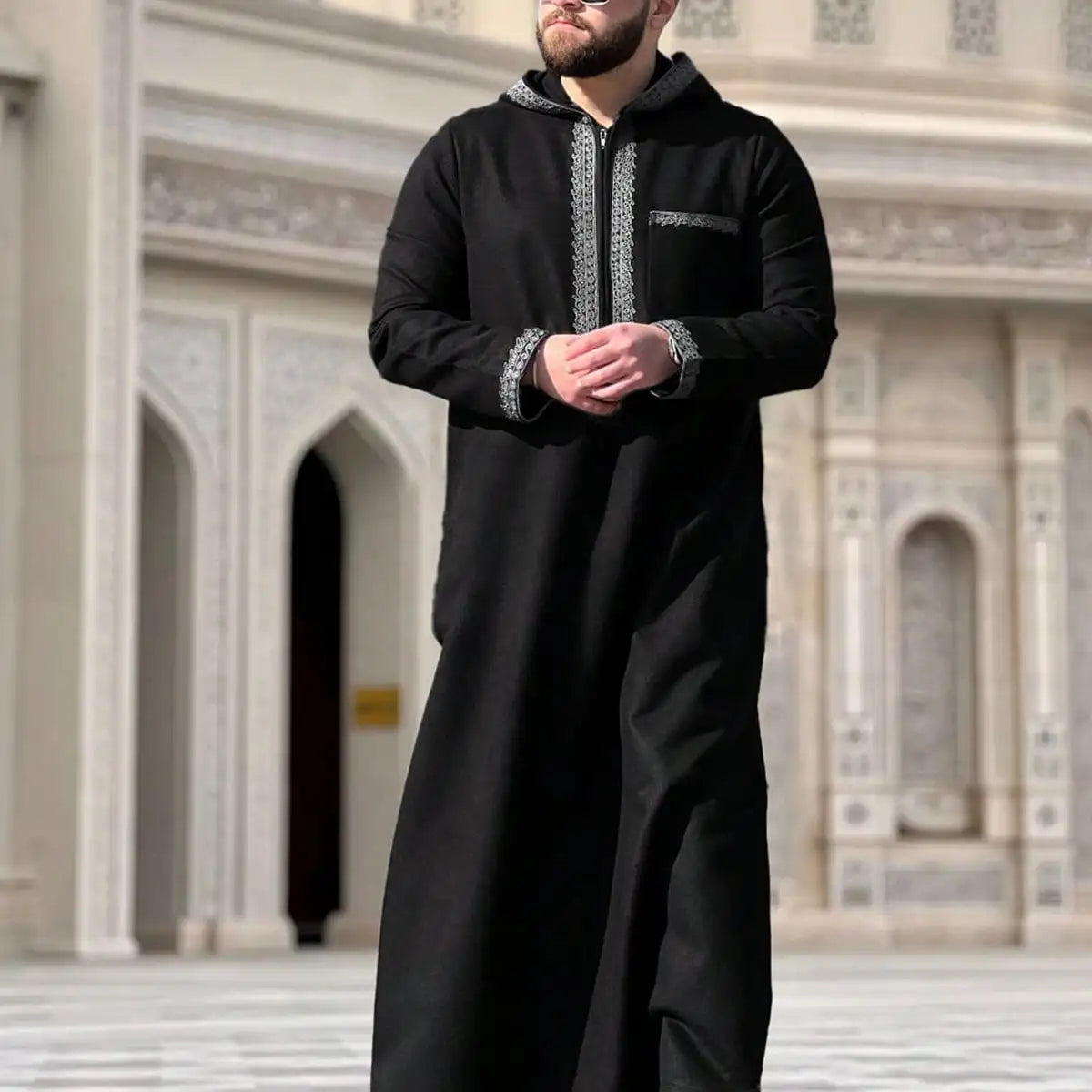 Thobe pour hommes marocain, manches longues style ethnique brodé col montant conception de fermeture éclair hommes musulmans à la mode Abaya fest arabe