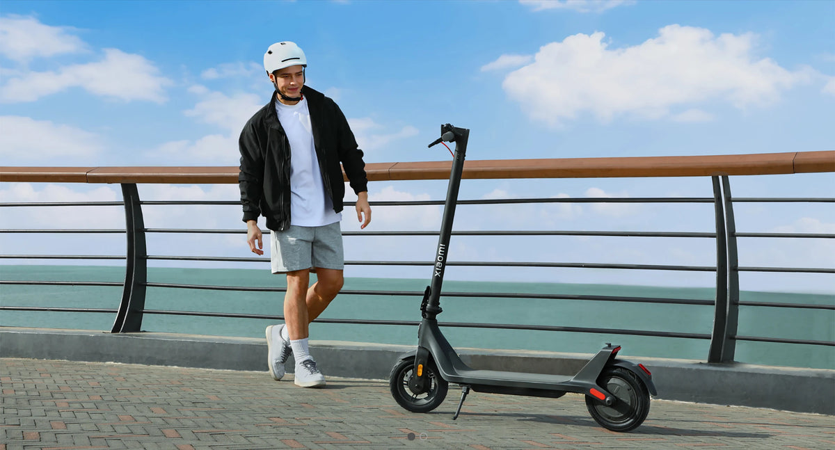 Trottinette Électrique — Pneus 10", 25 km/h, Moteur 300W, Conduite Confortable