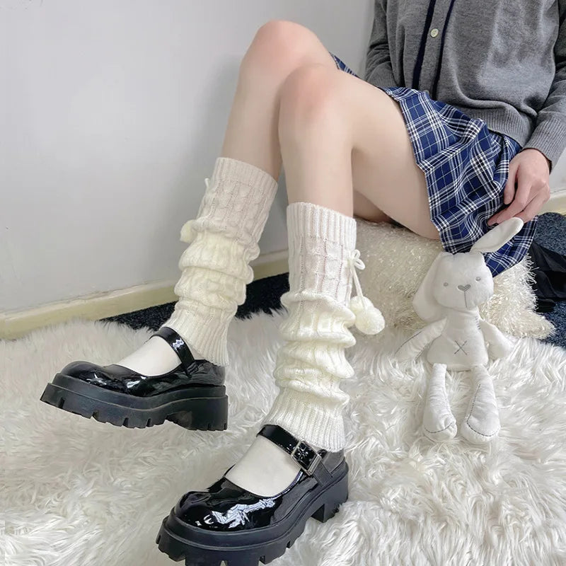 Chaussettes chaudes d'hiver Lolita, chaussettes tricotées pour jambes chaudes, couvre-pieds tricotés en boule de laine, chauffe-jambes avec boules pour femmes