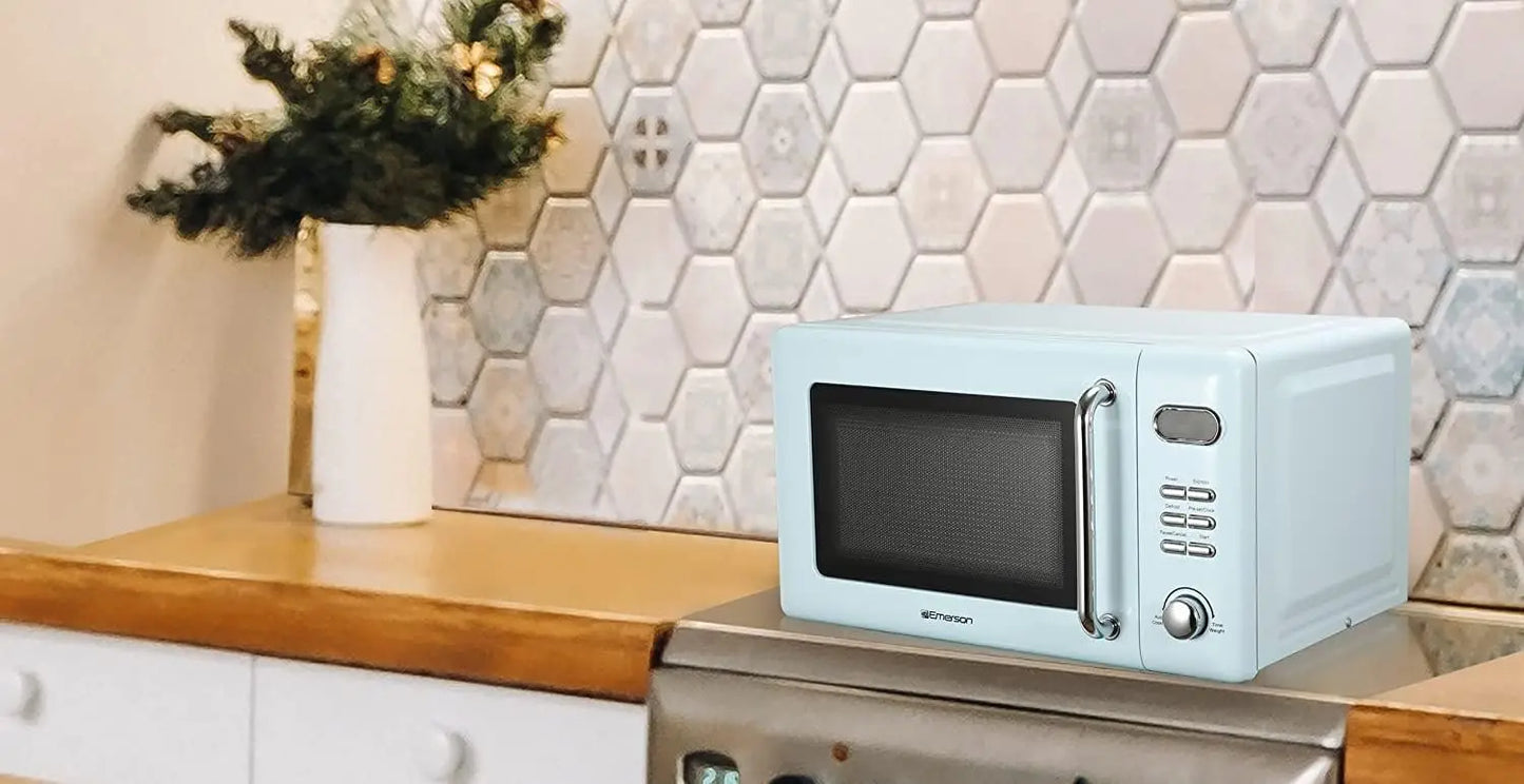 Four à micro-ondes compact rétro — commande par bouton, affichage LED, 700W, 5 niveaux de puissance, 8 menus automatiques, verre