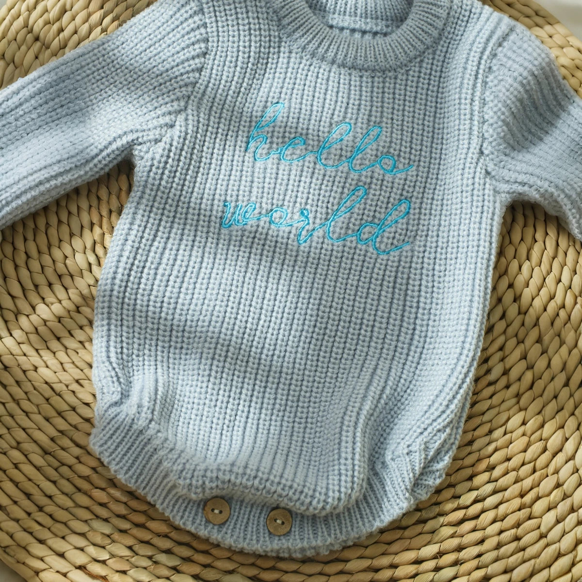 Barboteuse tricotée pour nouveau-né — chapeau à pompon assorti, pull bébé, tenues séance photo