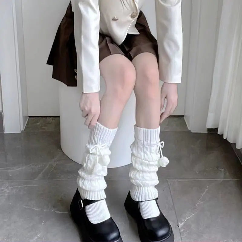 Chaussettes chaudes d'hiver Lolita, chaussettes tricotées pour jambes chaudes, couvre-pieds tricotés en boule de laine, chauffe-jambes avec boules pour femmes