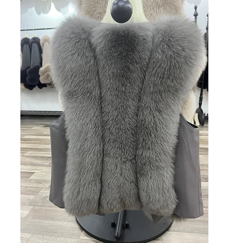 Gilet en fourrure de renard véritable pour femmes — fourrure naturelle, cuir, fermeture éclair, automne/hiver 2024