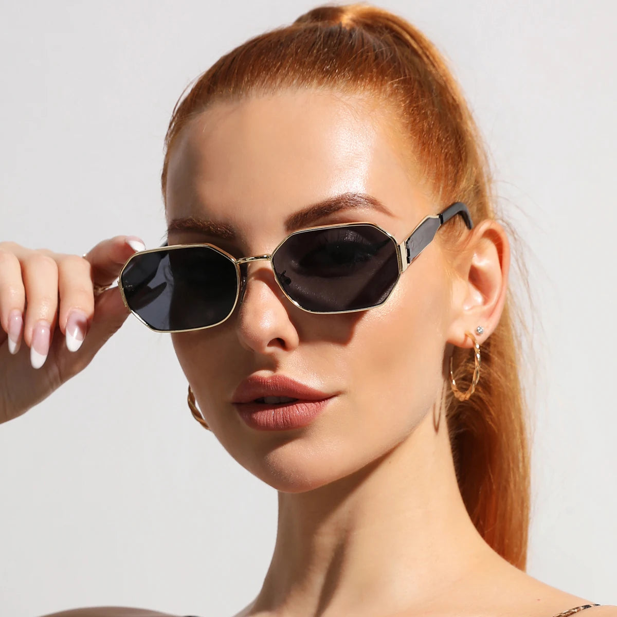Lunettes de soleil vintage femmes et hommes — rétro, métal, rectangle, populaires, noires