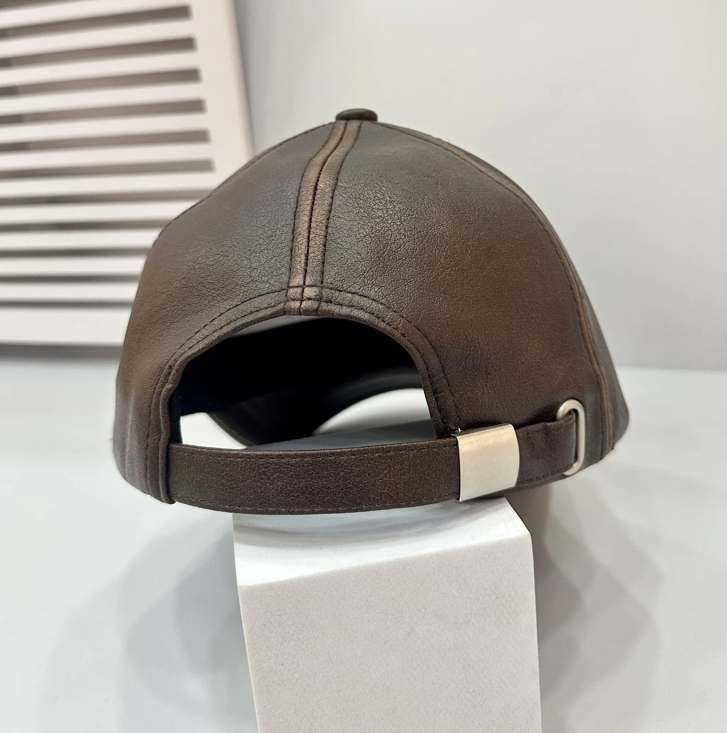 Men's and Women's Leather Baseball Cap, High Quality Snapback, Street Hip Hop Trucker Hat, Hat for All Seasons, Luxury Brand, Winter Cap, New