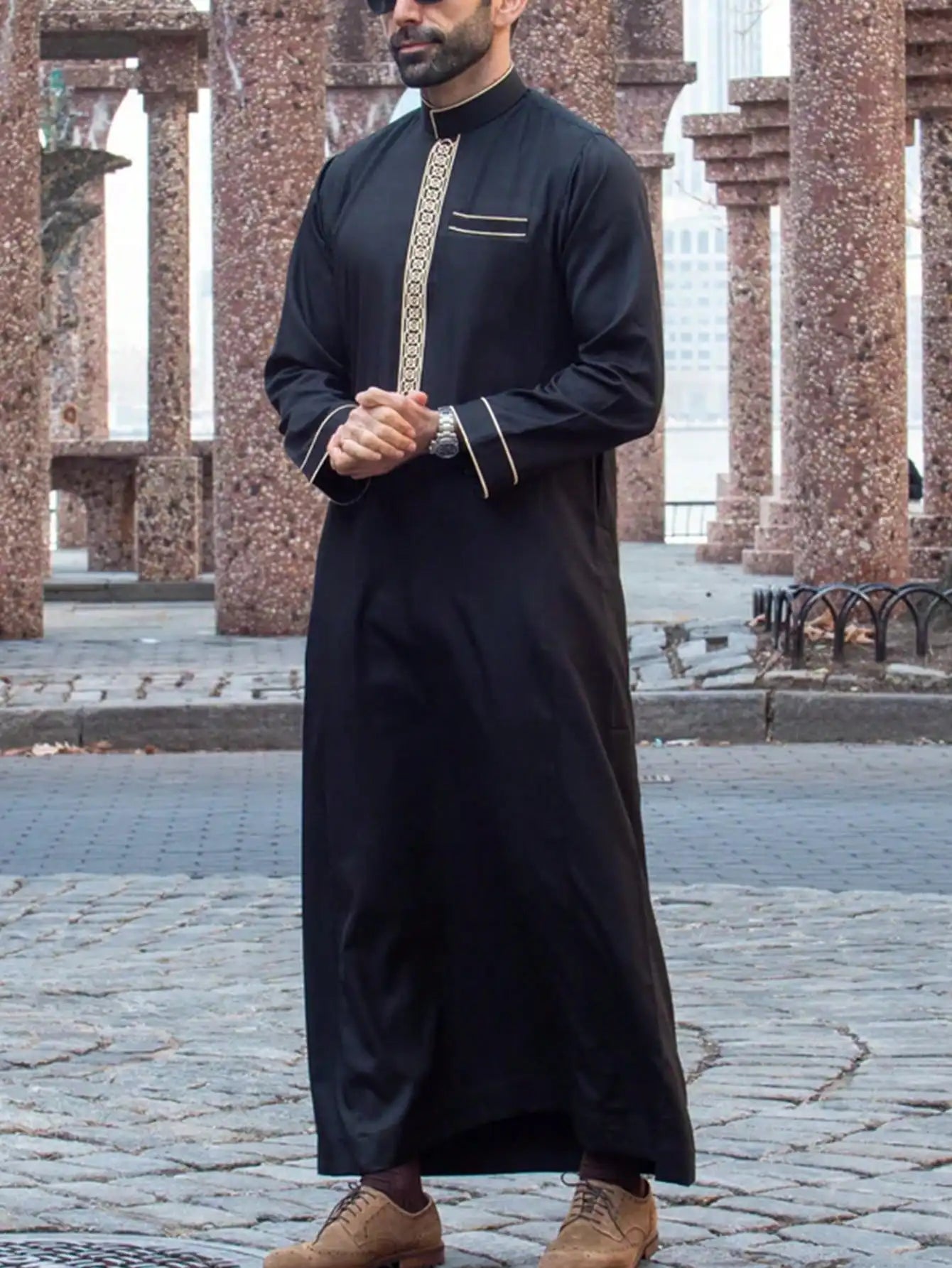 Thobe pour hommes marocain, manches longues style ethnique brodé col montant conception de fermeture éclair hommes musulmans à la mode Abaya fest arabe
