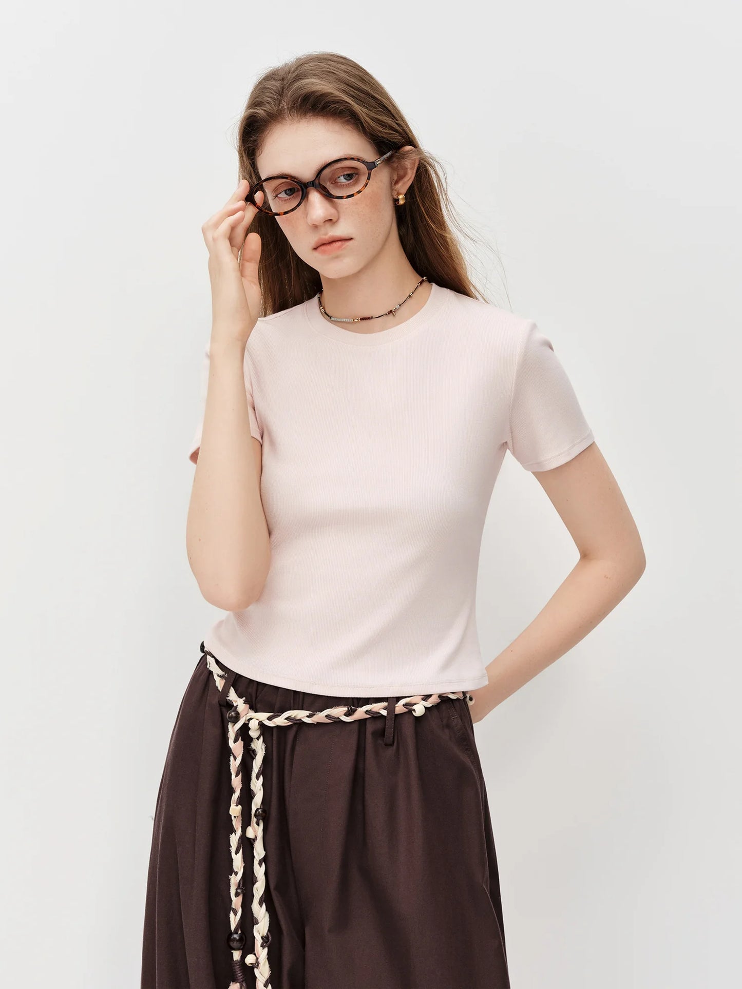T-shirt femme en piqué ajusté et polyvalent — printemps 2026, coton ajusté, manches courtes