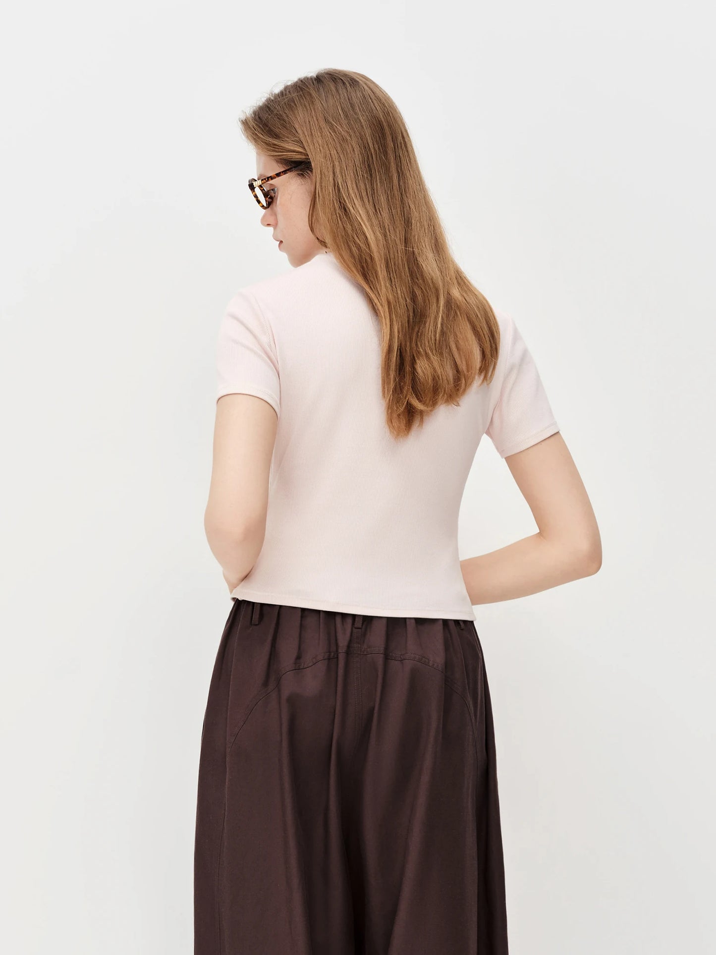 T-shirt femme en piqué ajusté et polyvalent — printemps 2026, coton ajusté, manches courtes