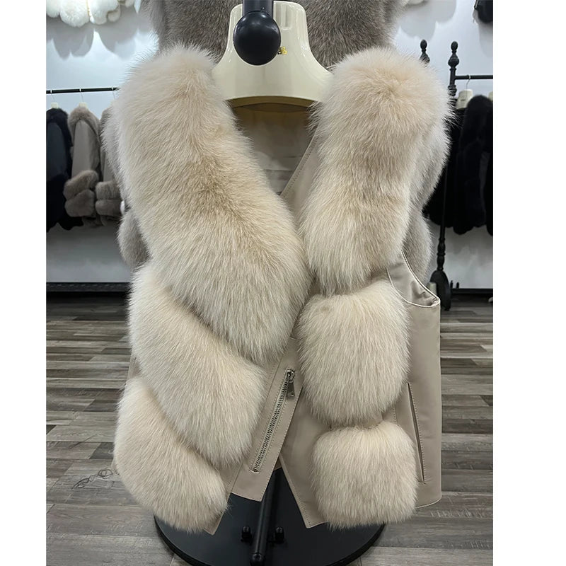 Gilet en fourrure de renard véritable pour femmes — fourrure naturelle, cuir, fermeture éclair, automne/hiver 2024