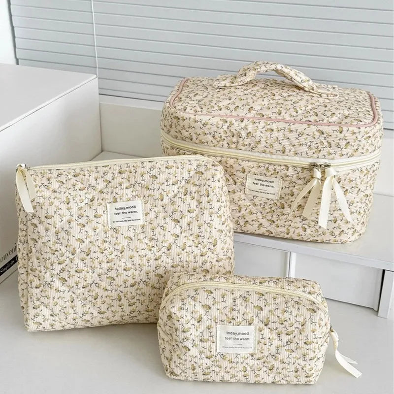 Wholesale vintage women's toiletry bags, floral print, handbag, travel organizer, makeup storage bag, large capacity, quilted bag