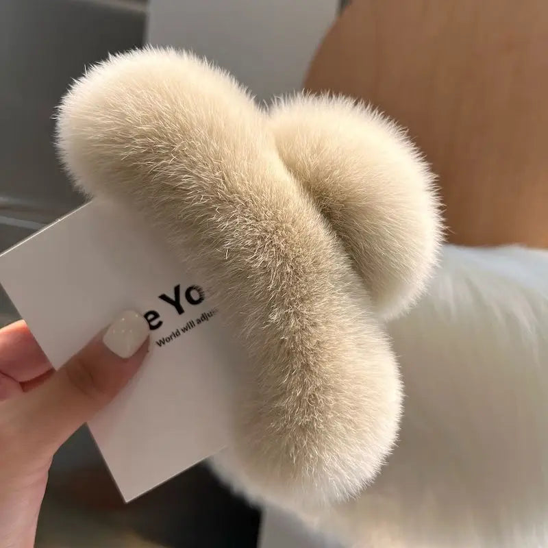 Grande pince en peluche avec une sensation haut de gamme, pince à cheveux poilue d'automne et d'hiver, tempérament féminin et coiffure, 1/2 pièces