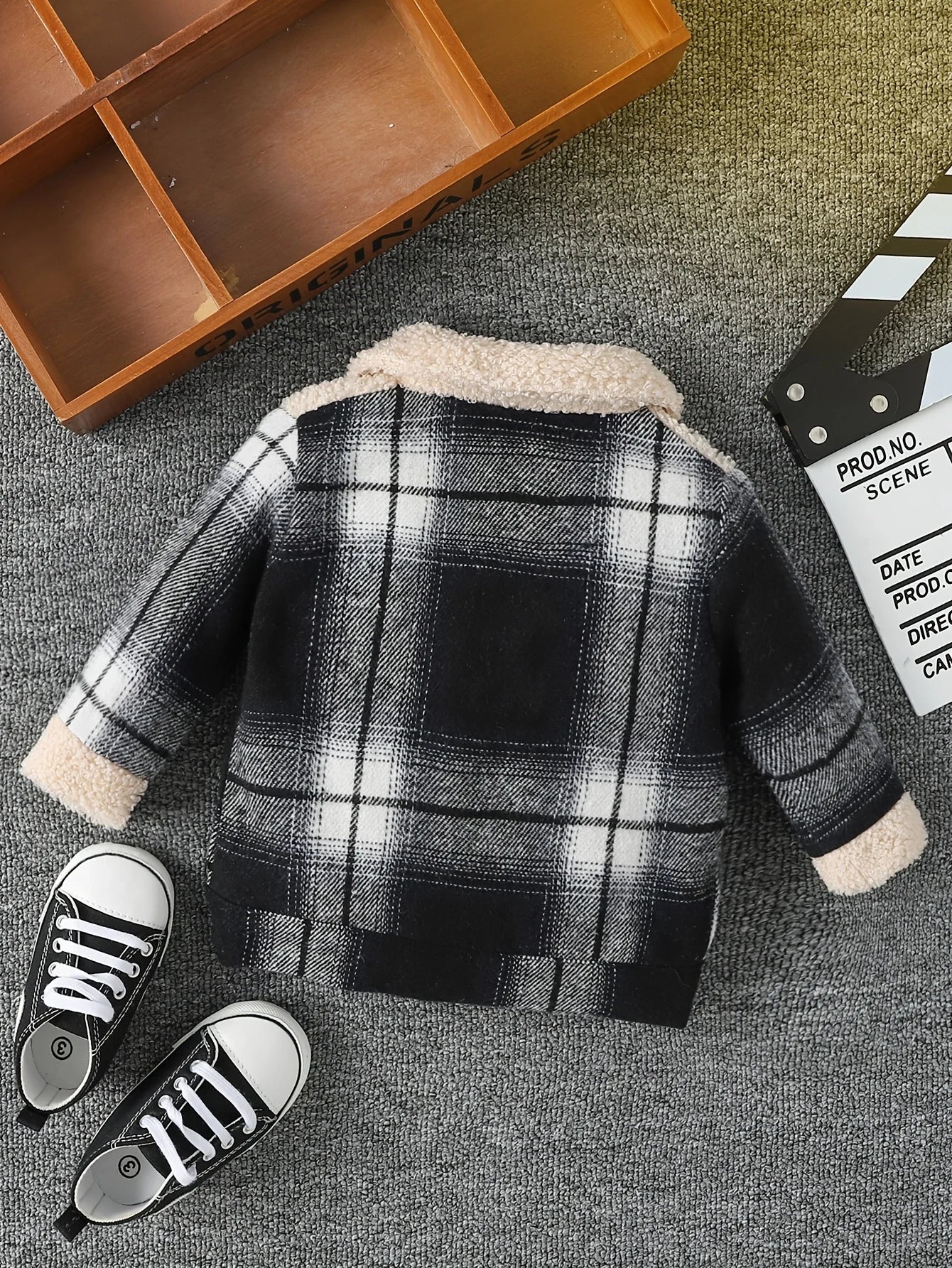 Fashionable and simple long-sleeved plaid patchwork plush jacket for baby boys, for autumn and winter