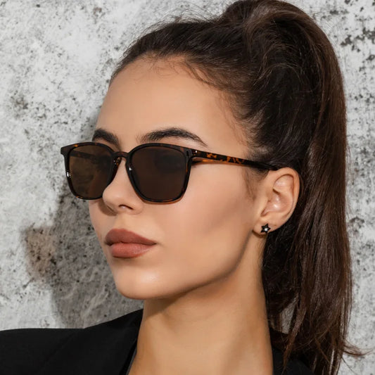 Lunettes de soleil carrées vintage tendance pour femmes — rétro