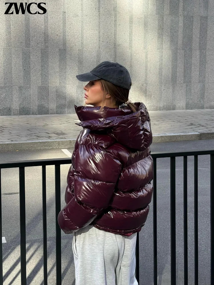 Abrigo con capucha para mujer, cremallera resistente y brillante, chaqueta corta plisada de algodón, talla elástica cálida, nueva colección invierno 2025, ropa de abrigo de calle
