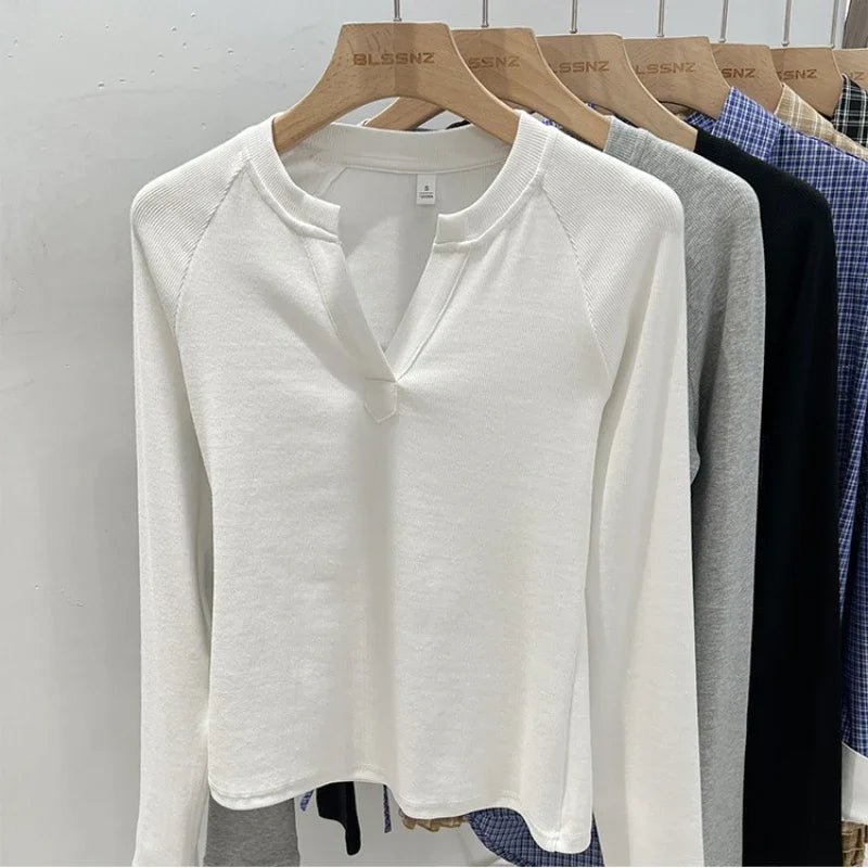 T-shirt basique ajusté à col en V et manches longues pour femme, style coréen, polyvalent, simple, couche de base, décontracté, collection 2026