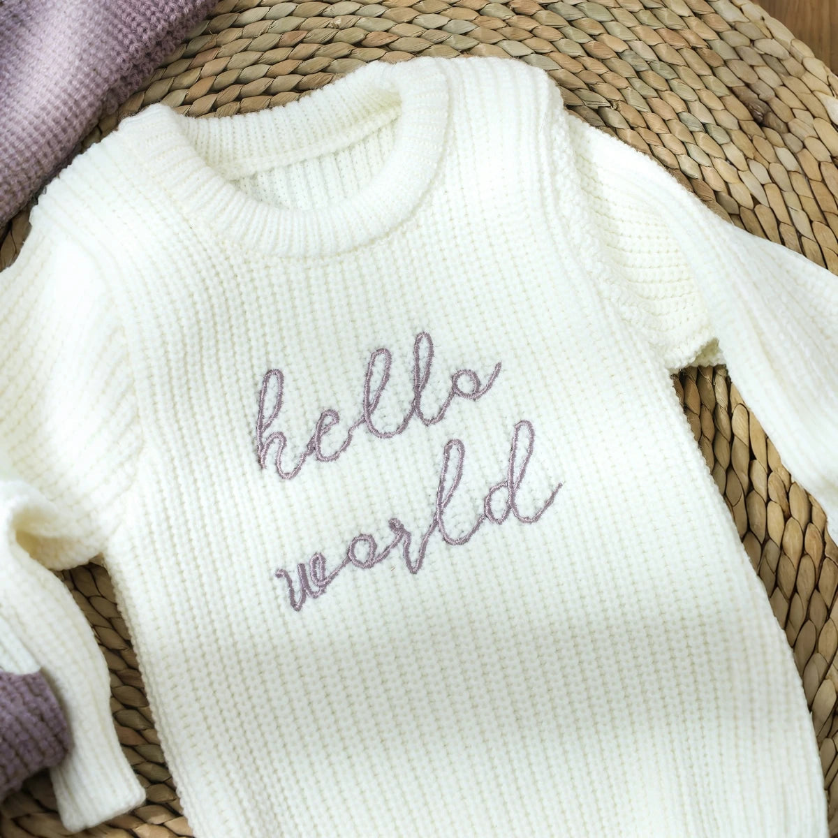 Barboteuse tricotée pour nouveau-né — chapeau à pompon assorti, pull bébé, tenues séance photo