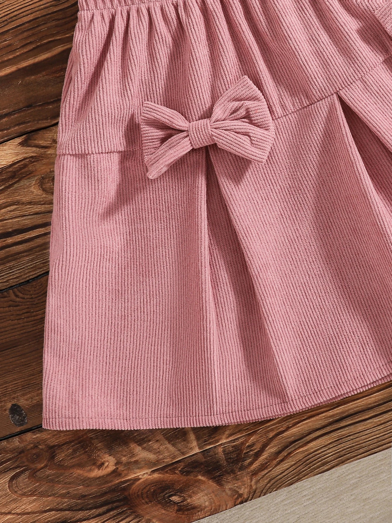 Conjunto de 2 piezas para niñas: Nuevo estilo, top de manga linterna y cuello redondo con diseño de corazón + falda rosa con lazo para primavera y otoño. Conjunto de camiseta y falda corta rosa mariposa, lindo y adorable, pe
