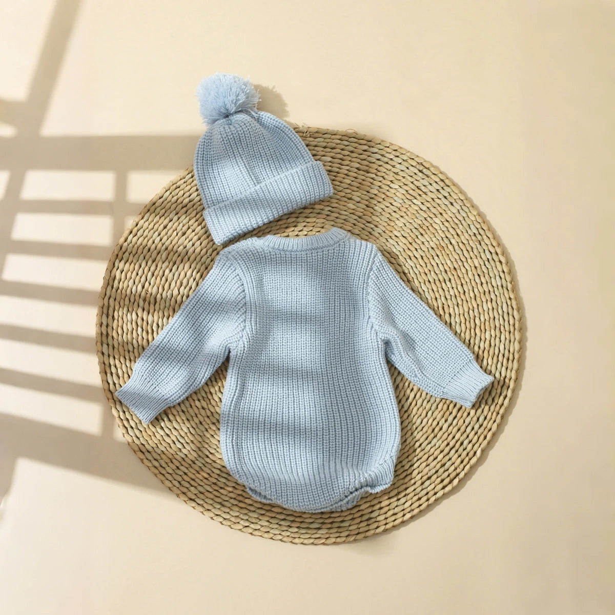 Barboteuse tricotée pour nouveau-né — chapeau à pompon assorti, pull bébé, tenues séance photo
